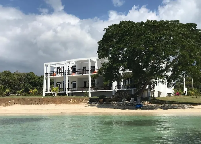 Ivys Cove On The Beach 4*