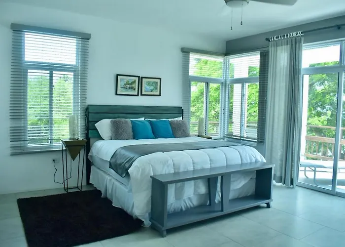 Ivys Cove On The Beach Aparthotel 4*