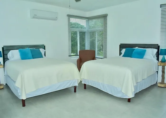 Ivys Cove On The Beach 4*